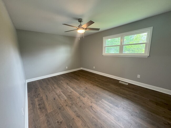 Building Photo - View Point Realty