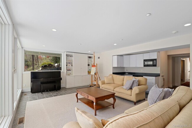 Building Photo - 17 Fox Run Rd