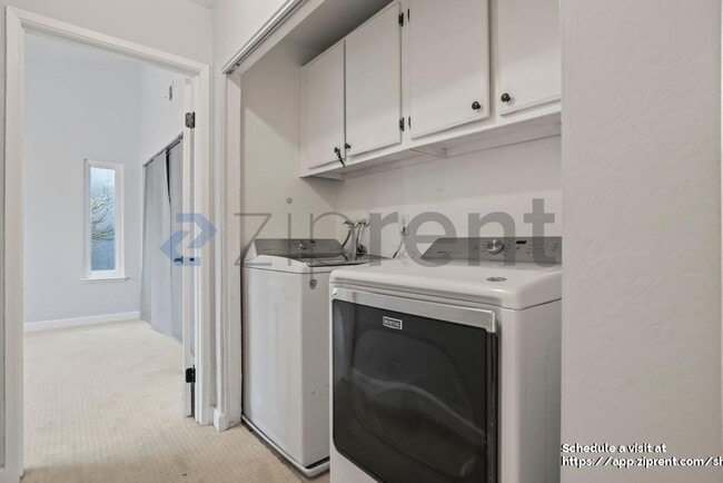 Building Photo - 567 Blue Jay Dr