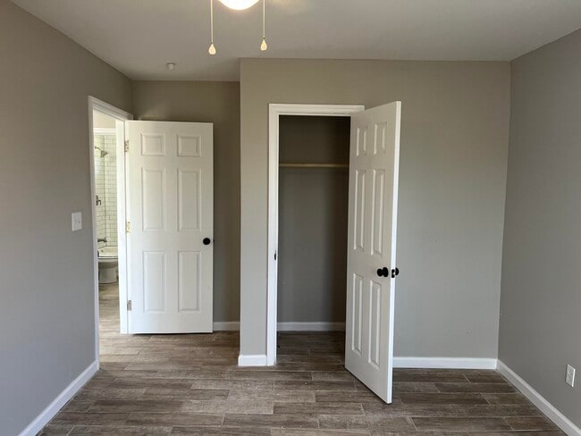 Building Photo - 486 Metz Dr