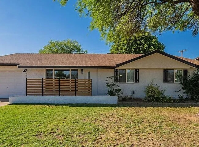 Building Photo - 8214 E Elm Dr