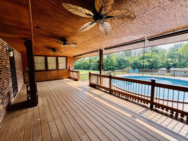 Primary Photo - Charming 3-Bed, 2-Bath Home with back yard...