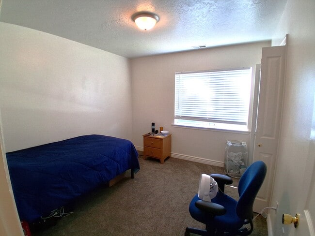 Building Photo - 1547 N 550 W