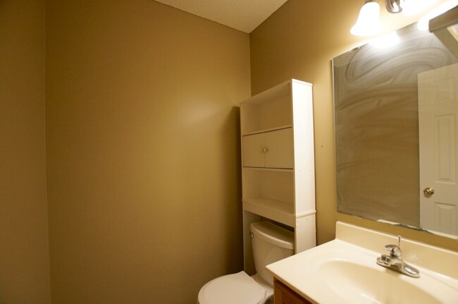 Building Photo - 805 Horizon Dr SE