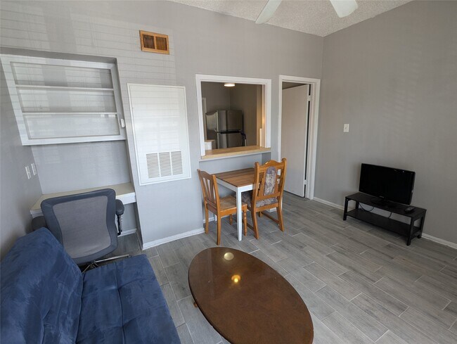 Building Photo - 3000 Guadalupe St