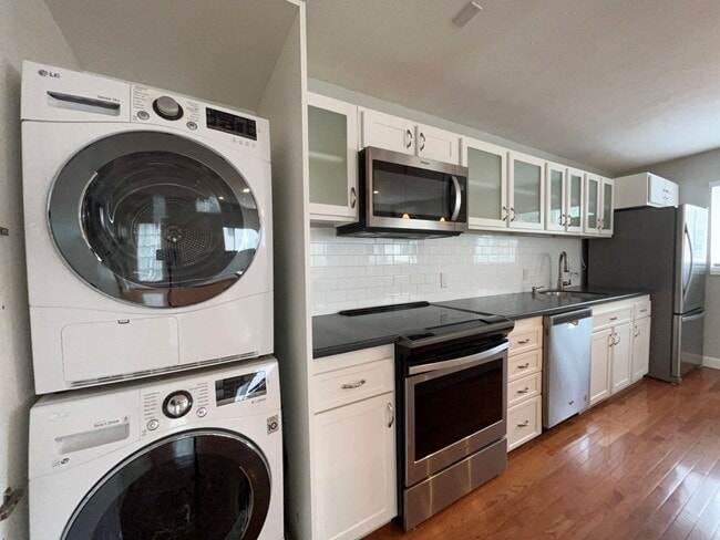 Building Photo - $0 DEPOSIT OPTION! BEAUTIFUL 1 BEDROOM CARRIAGE HOUSE IN THE HEART OF DENVER