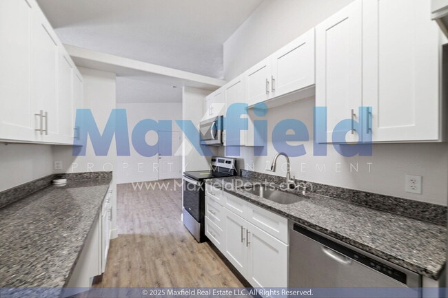 Building Photo - Upstairs Unit -3BD 2BA Unit Near Costco and High School