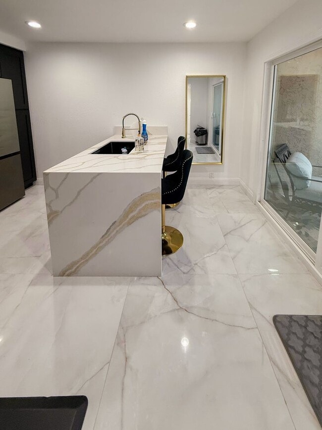 Building Photo - Renovated 3 Bedroom, 2 Bath Townhome with ...