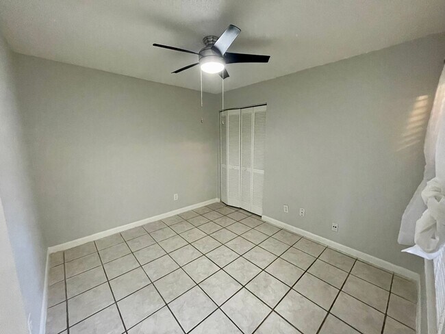 Building Photo - 827 Long Meadow Ct