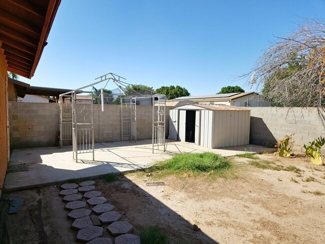 Building Photo - 3 bedroom/2 bath home for Rent