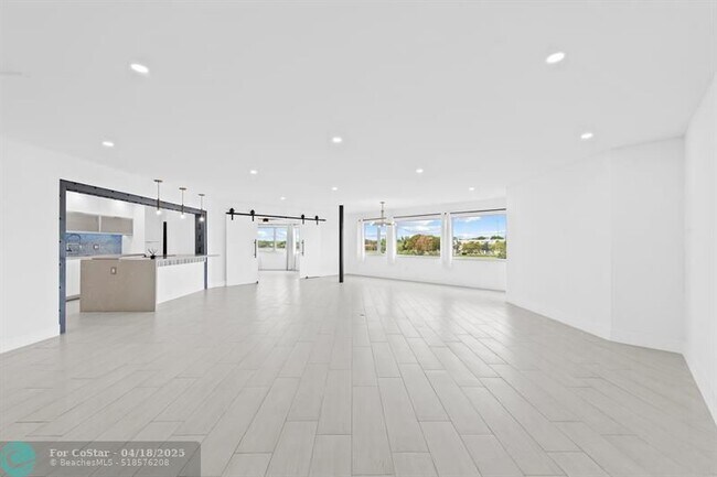Building Photo - 877 NE 195th St