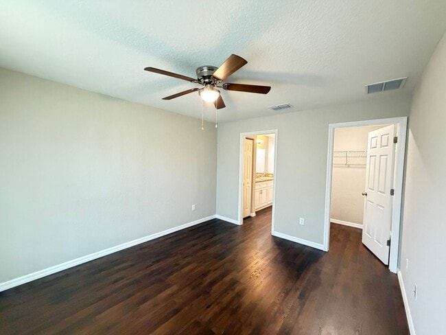 Building Photo - Spacious 3BR Home in Ocala | No HOA + Pet Friendly