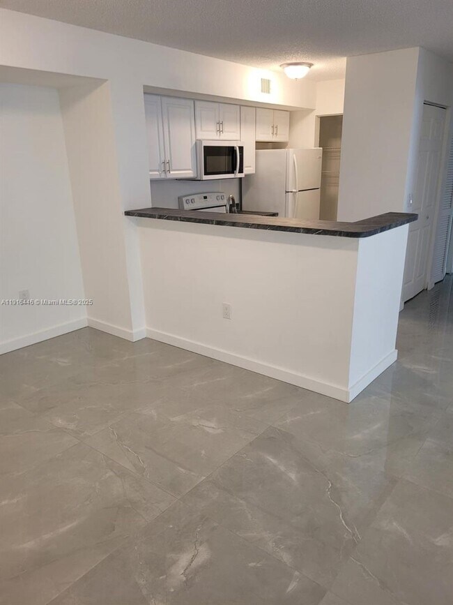 Building Photo - 777 SW 111th Way