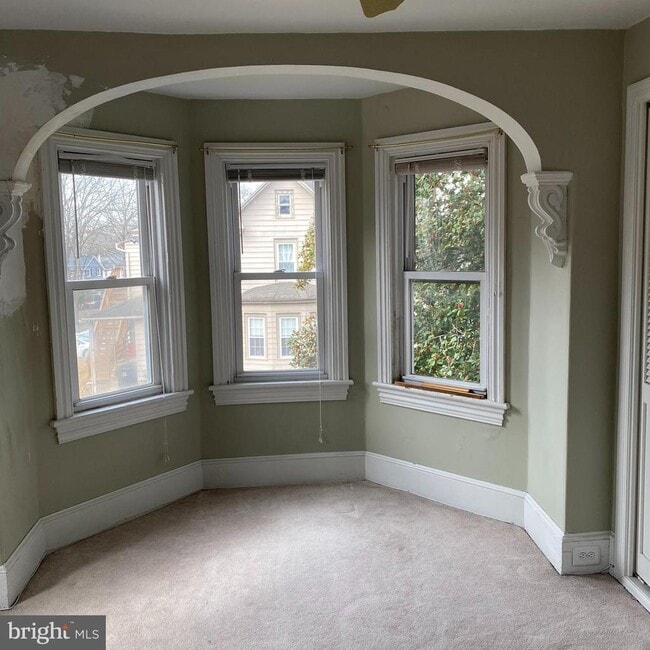 Building Photo - 328 S Broadway