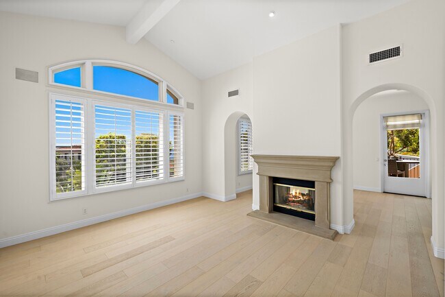Building Photo - 150 Sidney Bay Dr