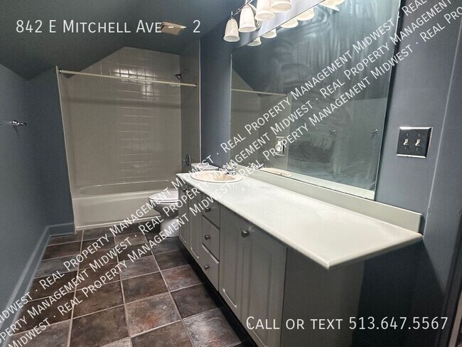 Building Photo - 842 E Mitchell Ave