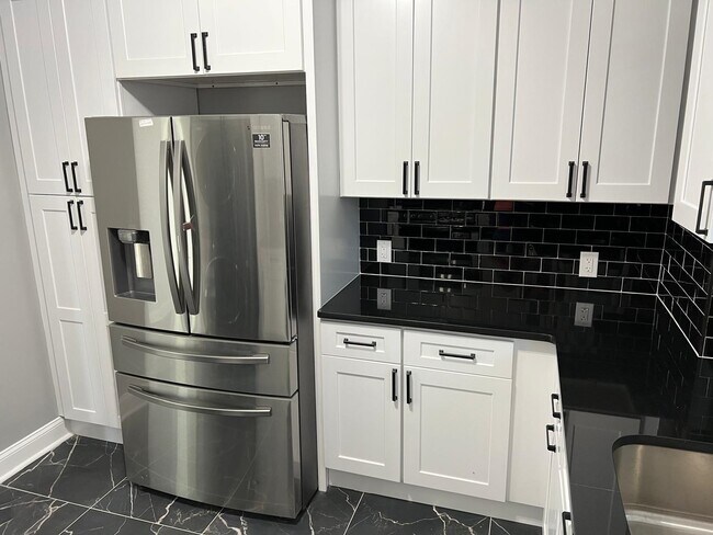 Building Photo - 540 61st St