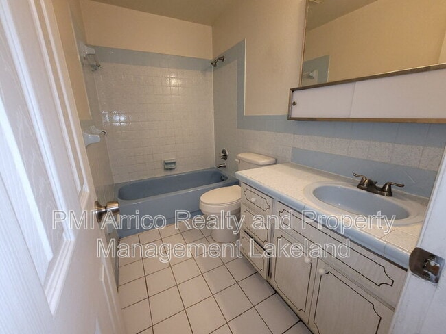 Building Photo - 968 Sunshine Way SW