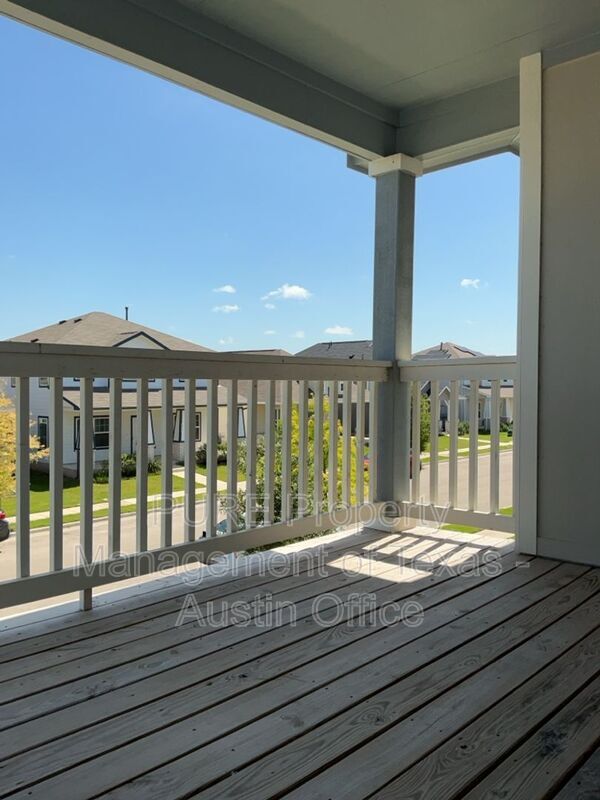 Building Photo - 112 Eagle Lake Dr