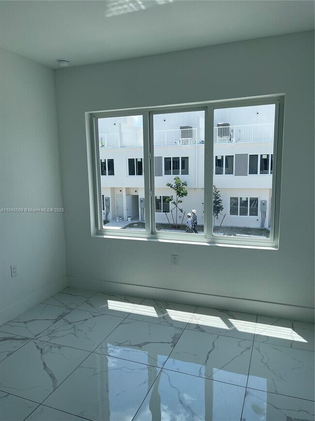 Building Photo - 25818 SW 144th Ave