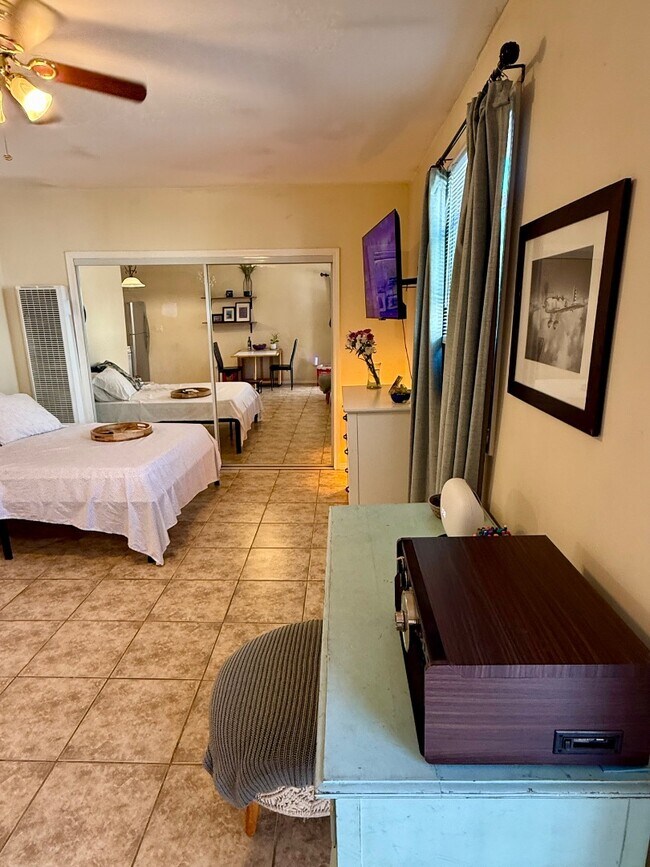 Building Photo - 7102 Mohawk St