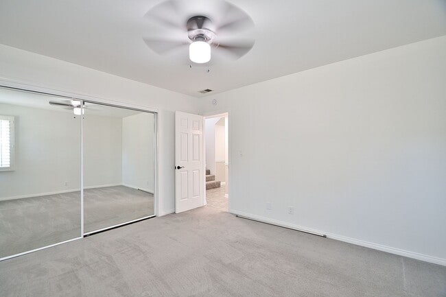 Building Photo - 4 Bed 2.5 Bath Home in Hermosa Beach For L...