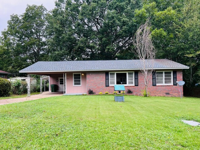 Primary Photo - Spacious 3 Bedroom, 1 Bath Home in Opelika