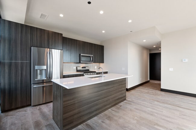 Building Photo - 1123 W Randolph St