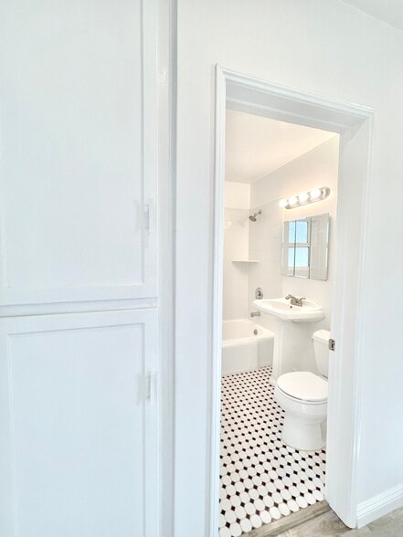 Building Photo - 11914 Ocean Park Blvd