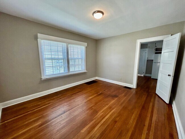 Building Photo - 6 Bedroom in Richmond Near EKU!