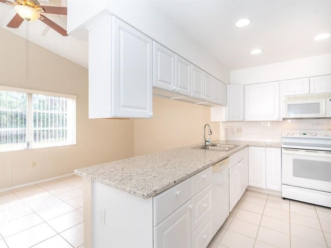 Building Photo - 1609 E Cypress Point Dr