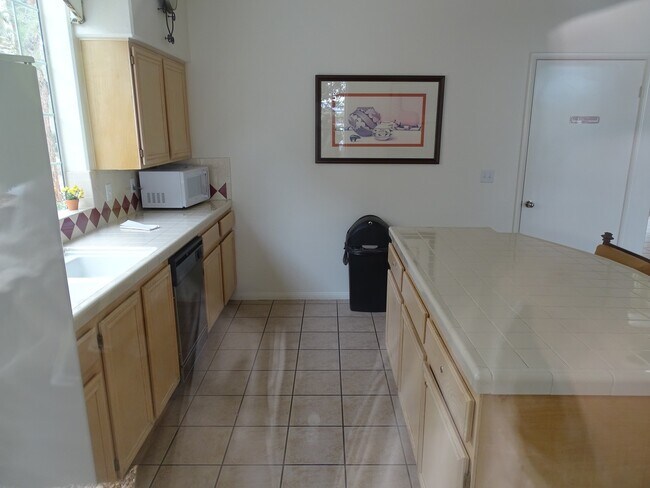 Building Photo - Beautiful Summerlin 1 Bed Condo