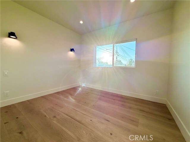 Building Photo - 22404 Vanowen St