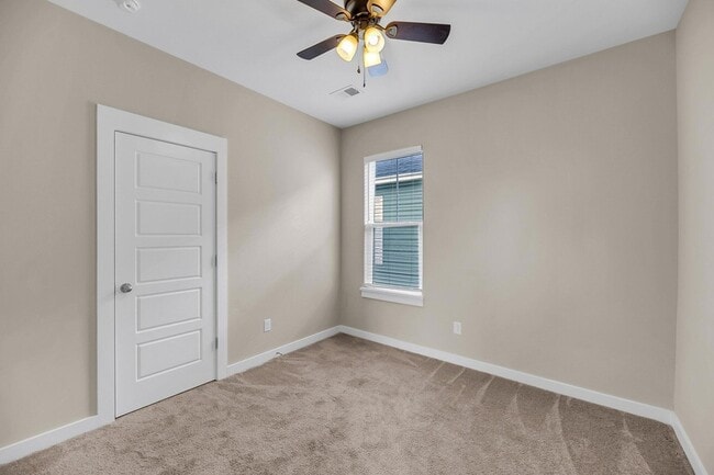 Building Photo - 146 Winding Branch Dr