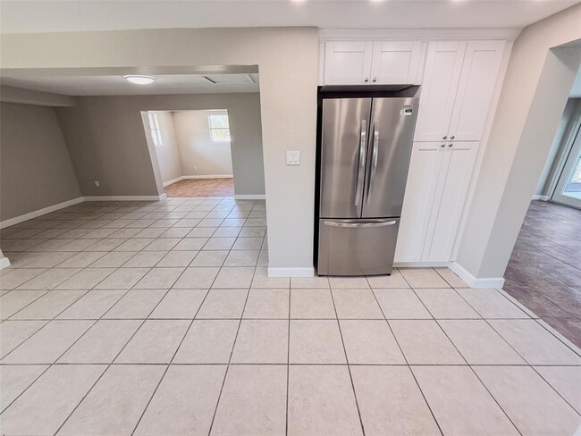 Building Photo - 818 Bayview Dr