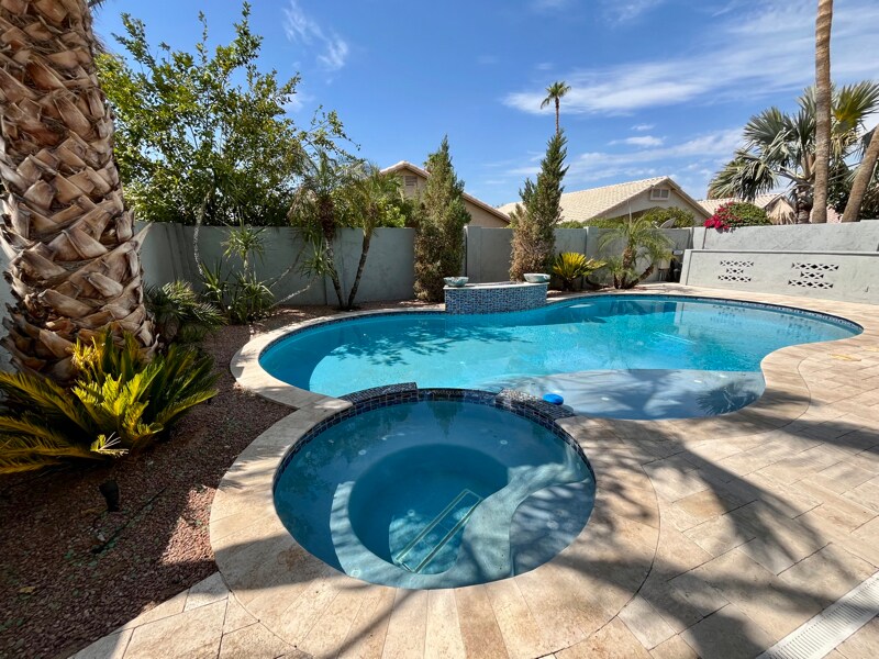 Building Photo - 8709 E Gail Rd