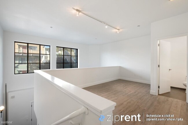 Building Photo - 2 br, 2.5 bath Condo - 1555 32nd St, Oakla...