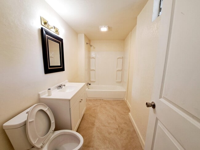 Building Photo - 1306 Iowa Ave