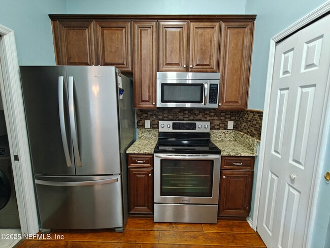 Building Photo - 8971 Rockpond Meadows Dr