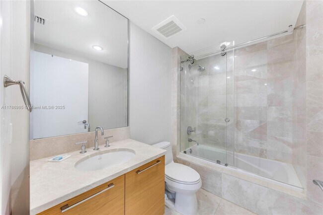 Building Photo - 17001 Collins Ave