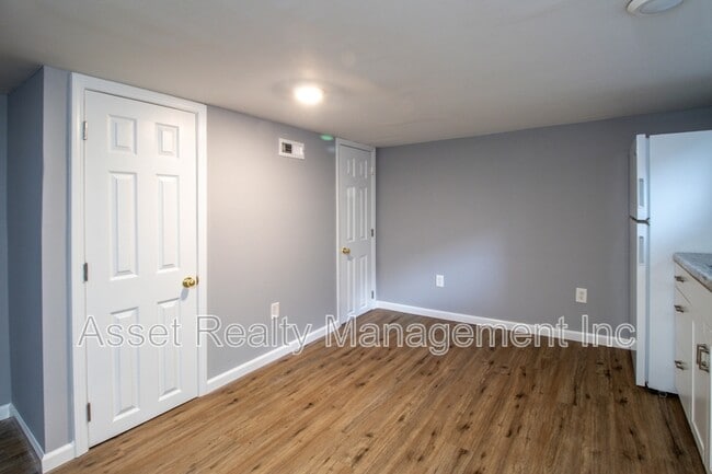 Building Photo - 602 Caswell Ave