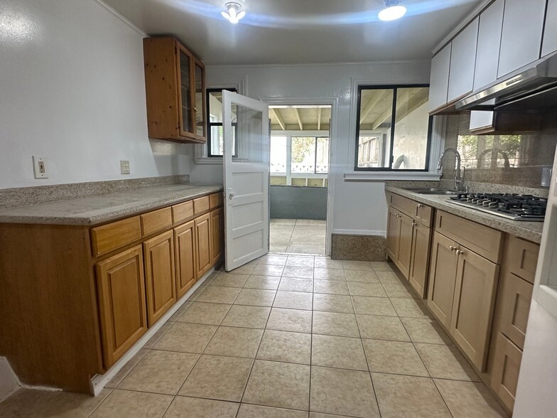 Building Photo - 1578 43rd Ave