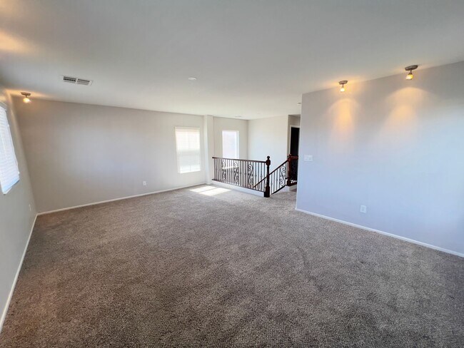 Building Photo - 4 bedroom, 3 bathroom home located in Southwest, NV!