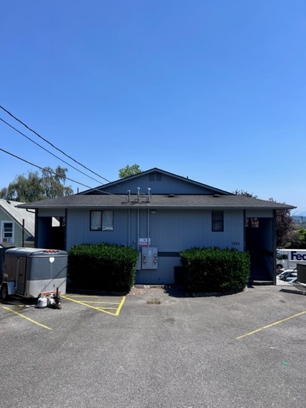 Primary Photo - 3322 Lombard Ave