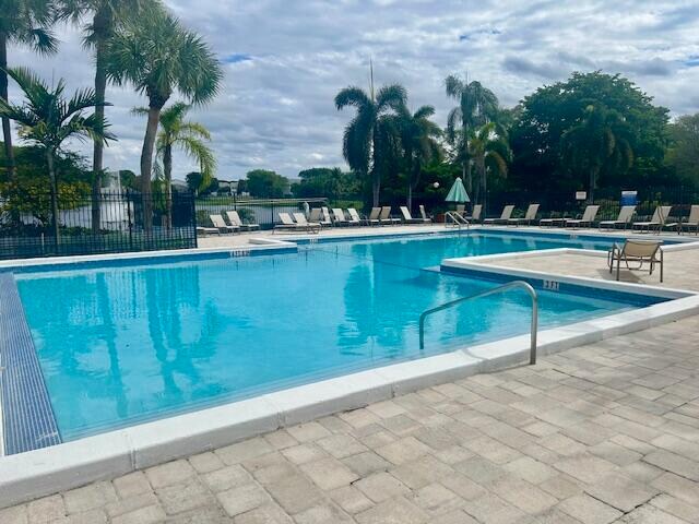 Building Photo - 2025 Lavers Cir