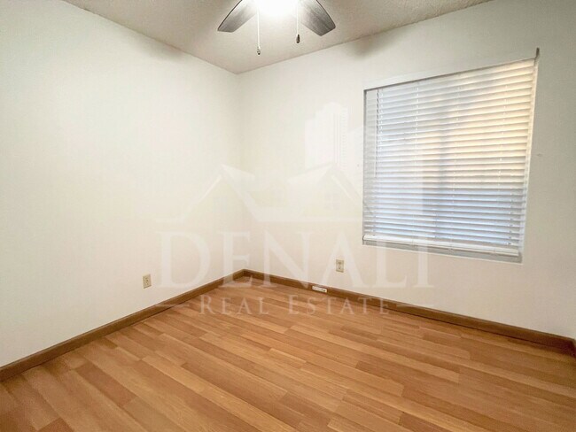 Building Photo - 3033 S Longmore