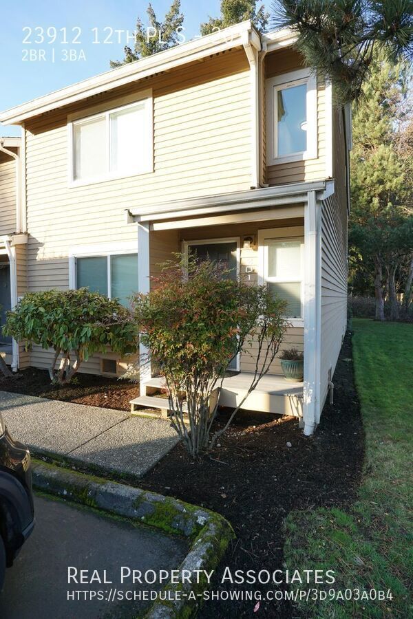 Primary Photo - Spacious 2 Bedroom 2.5 Bathroom Townhouse ...