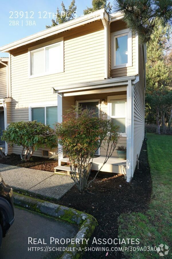 Building Photo - Spacious 2 Bedroom 2.5 Bathroom Townhouse ...