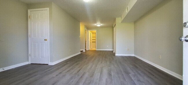 Building Photo - 118 Tanbark Dr