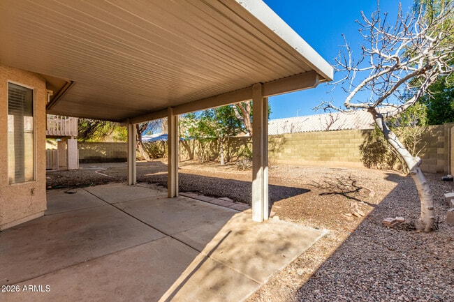 Building Photo - 5682 W Ross Dr